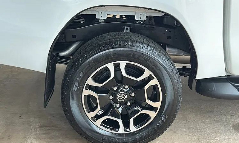 Toyota Hilux Srv 202...