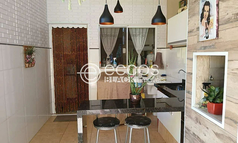 Casa Em Condomínio À...
