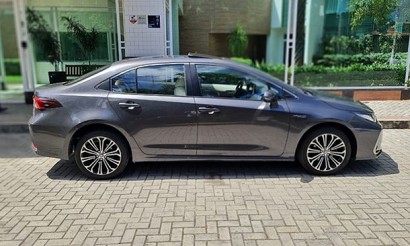 Corolla Altis Premiu...