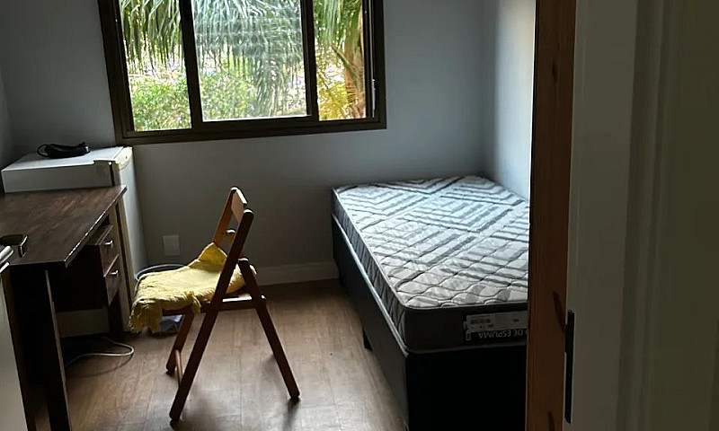 ? Quarto Disponível ...