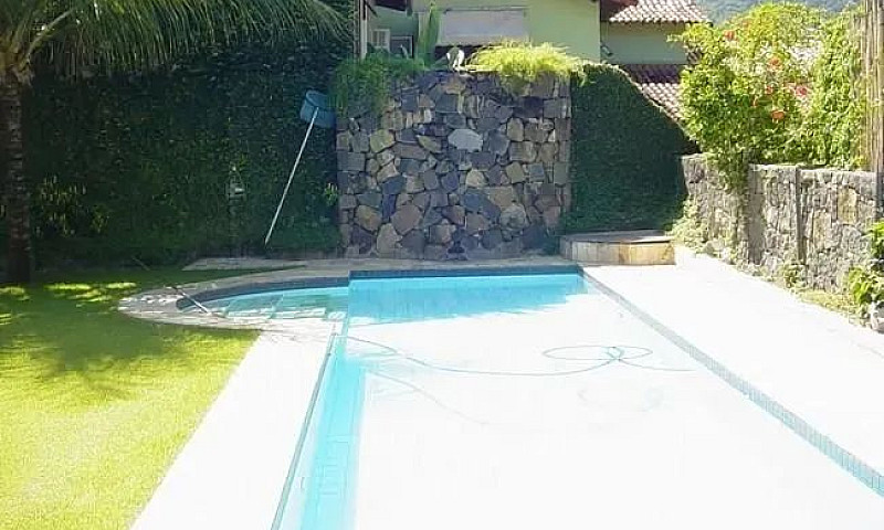 Casa Com 4 Dormitóri...