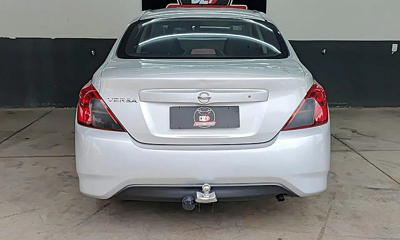 Nissan Versa 1.0 12V...