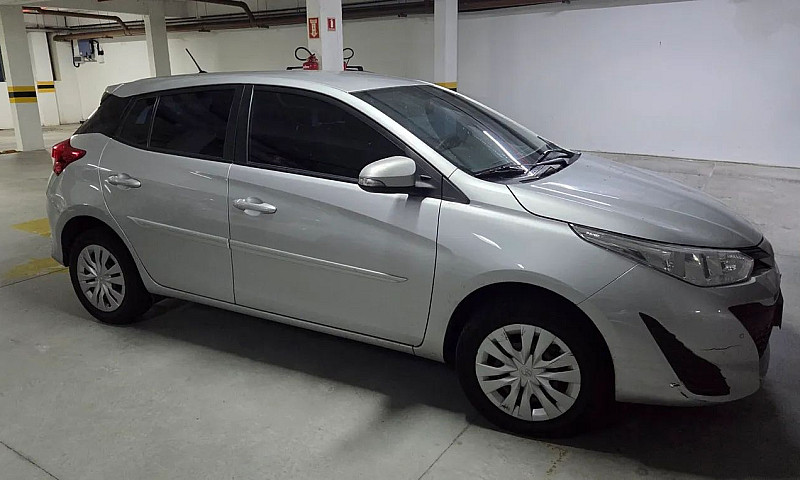 Toyota Yaris Live 1....