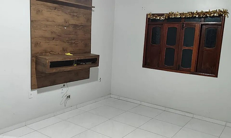 Aluga-Se Casa...
