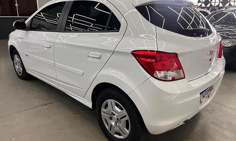 Chevrolet Onix Hatch...