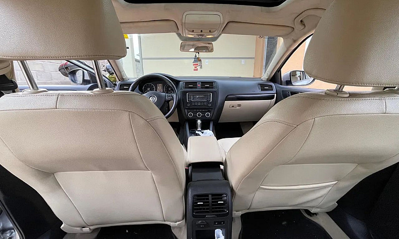 Volkswagen Jetta Com...