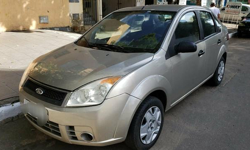 Ford Fiesta Sedan 1....