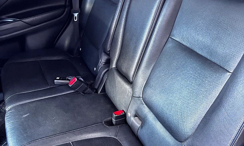 Mitsubishi Outlander...