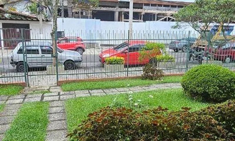 Casa Com 2 Dormitóri...