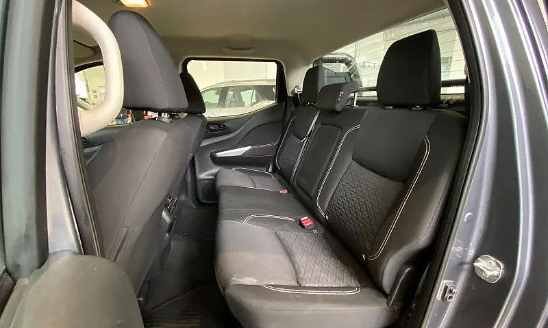 Nissan Frontier Atta...