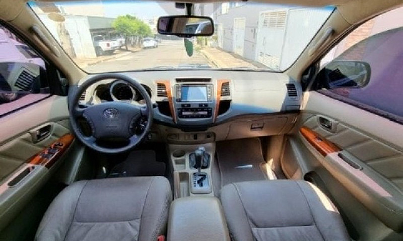Toyota Hillux Sw4 Sr...