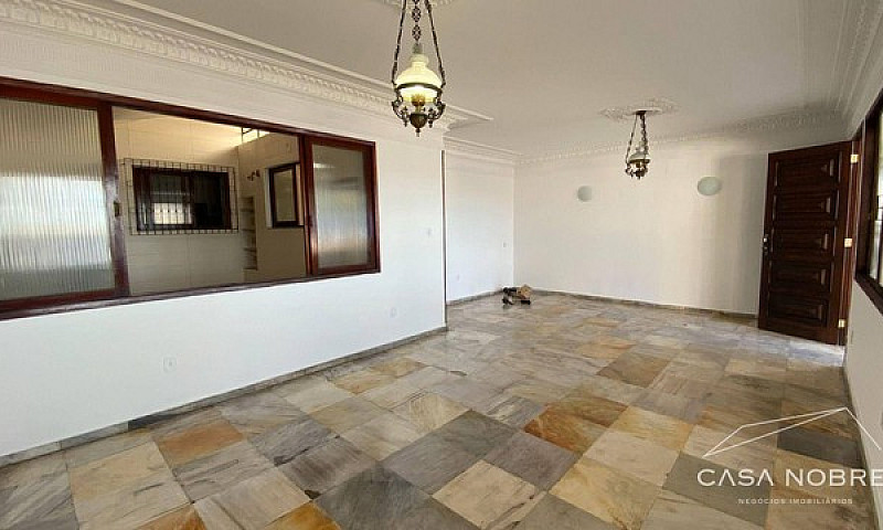 Casa Com 3 Dormitóri...