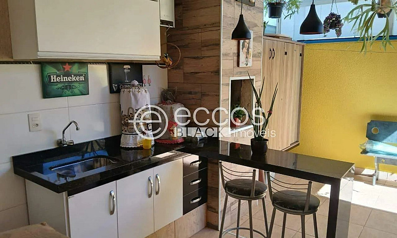 Casa Em Condomínio À...