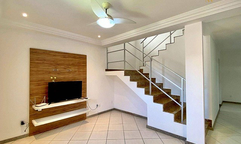 Casa Com 4 Dormitóri...