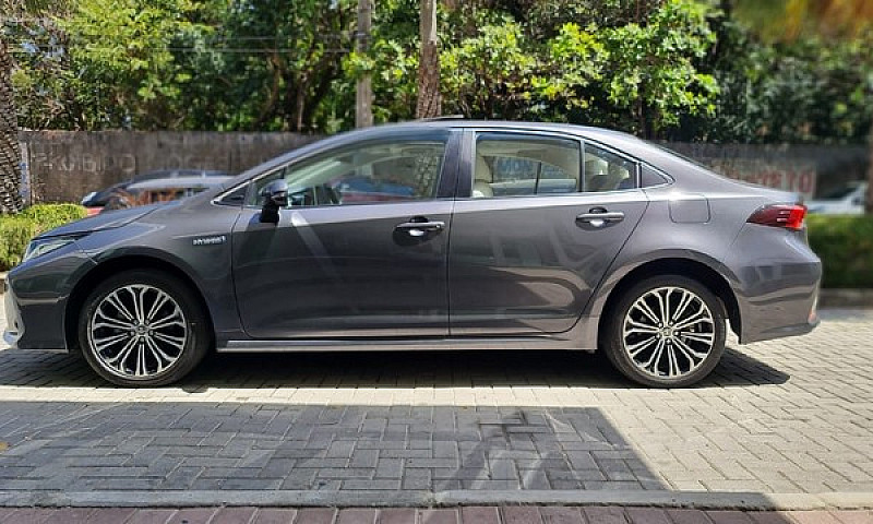 Corolla Altis Premiu...