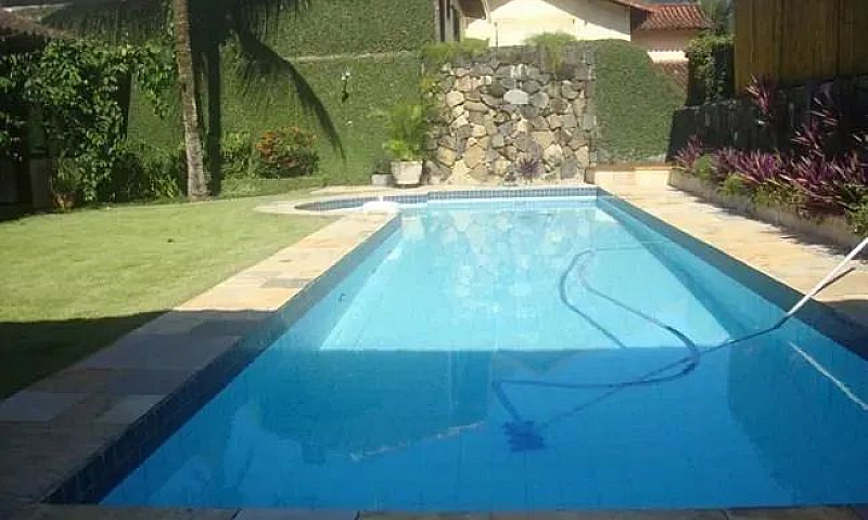 Casa Com 4 Dormitóri...