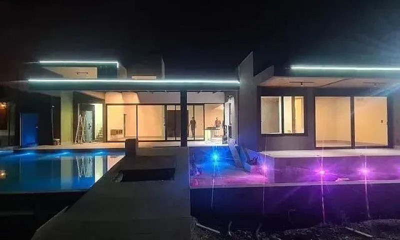 Casa À Venda Com Vis...