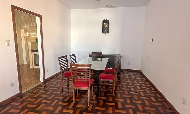 Aluga-Se Casa Ampla ...