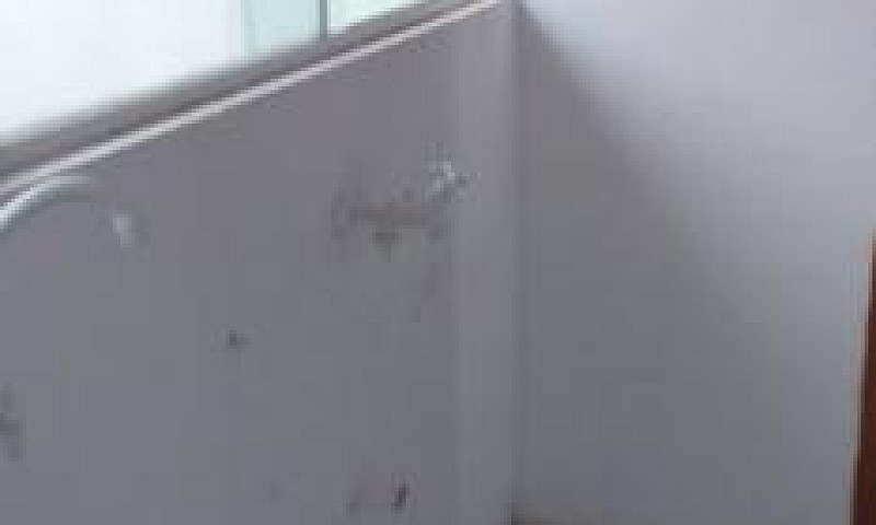 Aluga- Se Uma Casa...