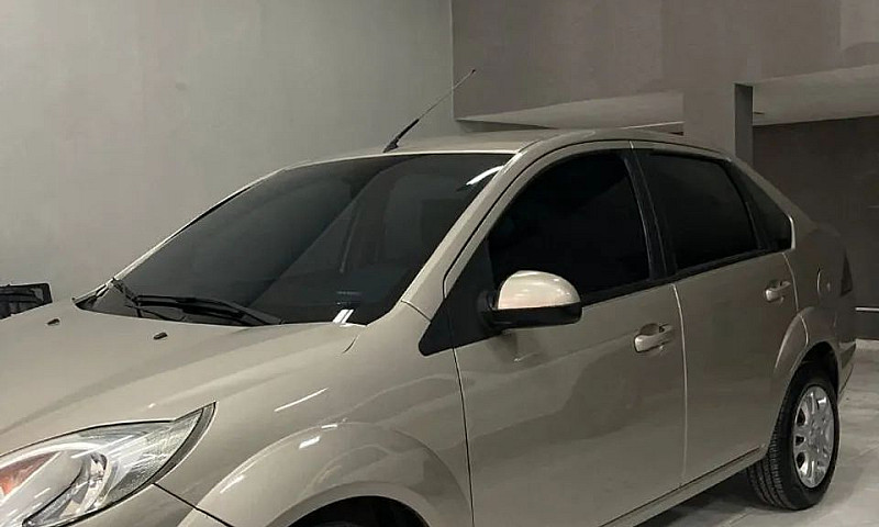 Fiesta Sedan 1.6 Com...