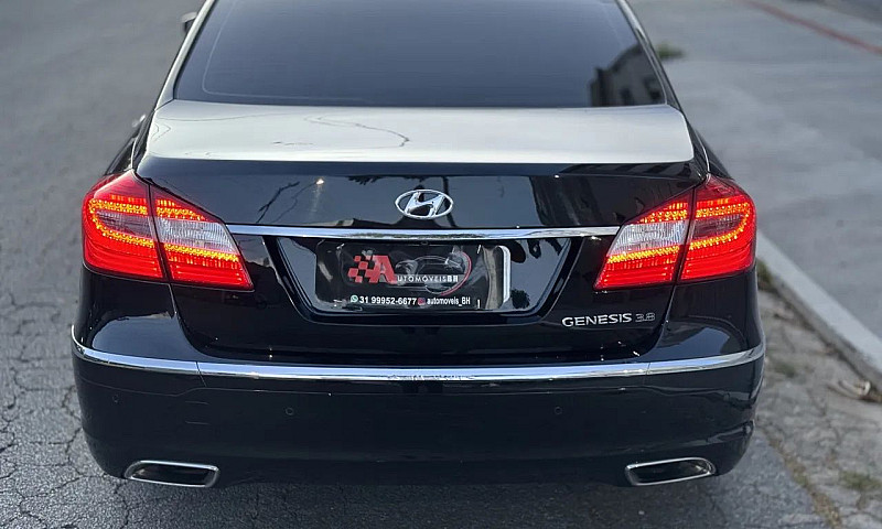Hyundai Genesis 2012...