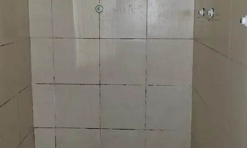 Aluga-Se Casa De 2 A...