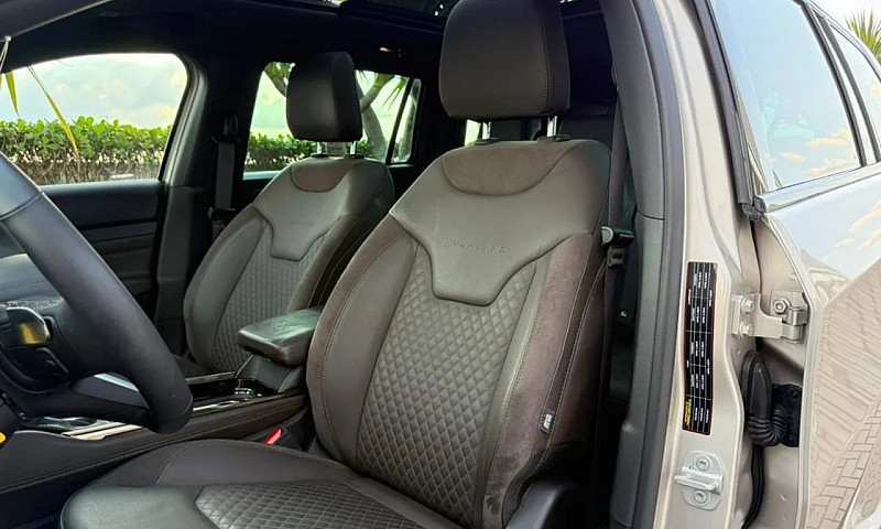 Jeep Commander Overl...
