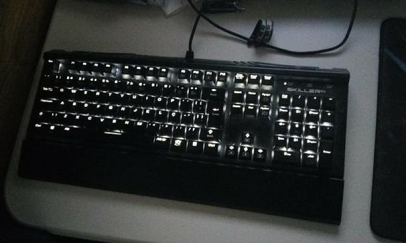 Teclado Mecânico Ilu...