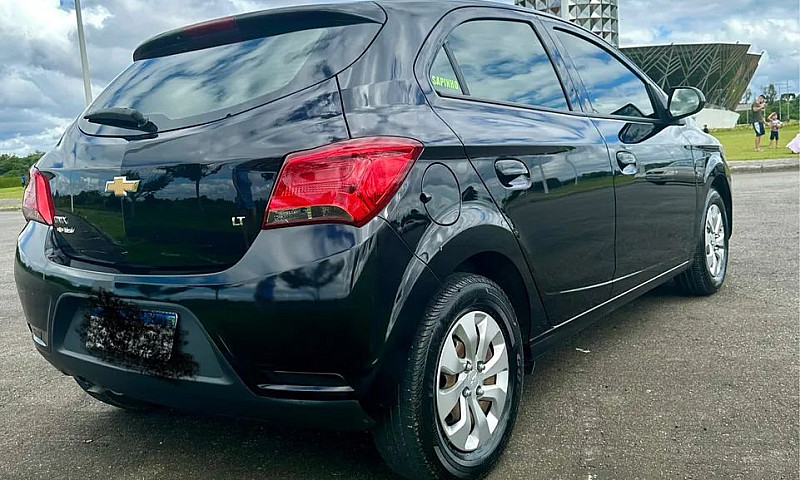 Chevrolet Onix Hatch...