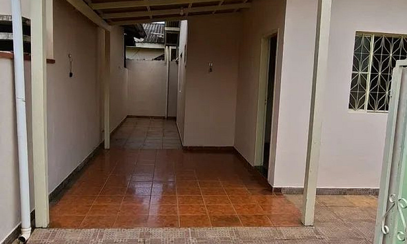 Aluga Se Uma Casa Pr...