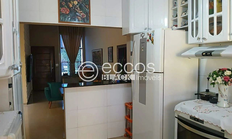 Casa Em Condomínio À...