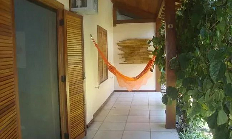 Casa Com 4 Dormitóri...
