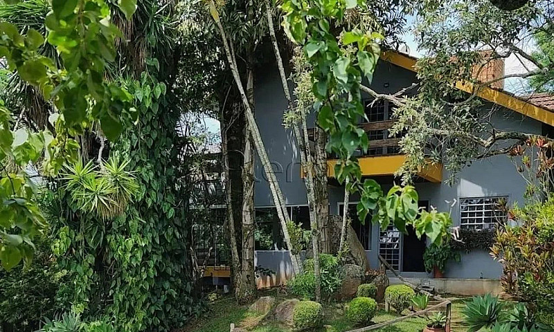 Casa À Venda Com 3 Q...