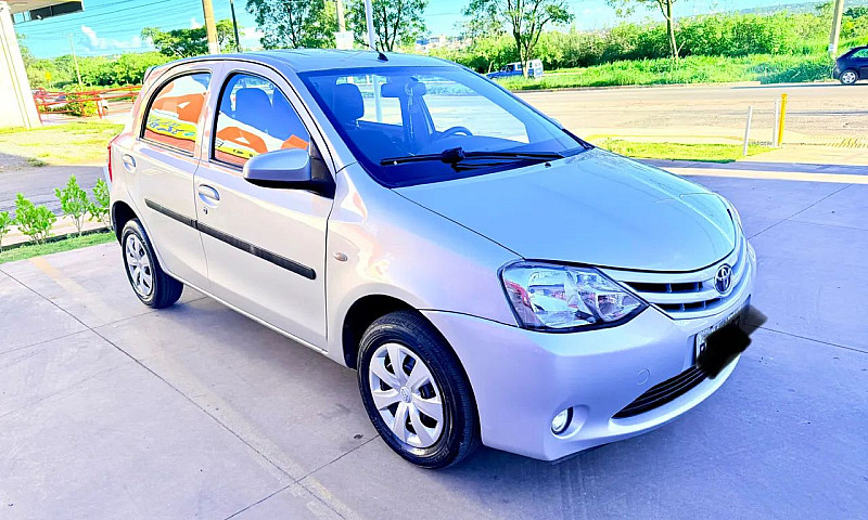 Toyota Etios X 1.3 F...