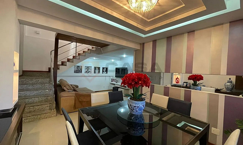 Linda Casa Em Colina...