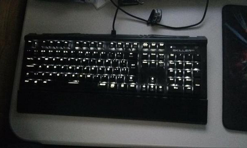 Teclado Mecânico Ilu...