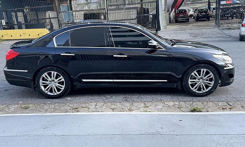 Hyundai Genesis 2012...