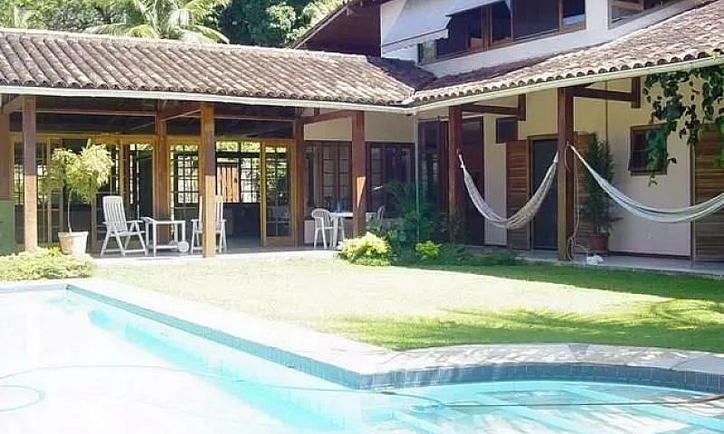 Casa Com 4 Dormitóri...