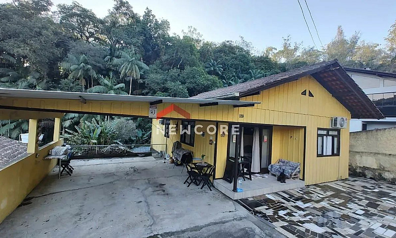 Casa Em Rua Irapuru ...