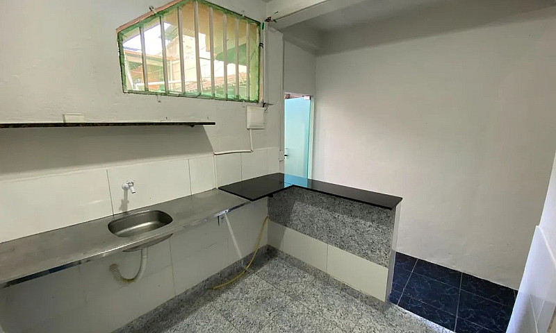Alugo Kitnet (R$700,...