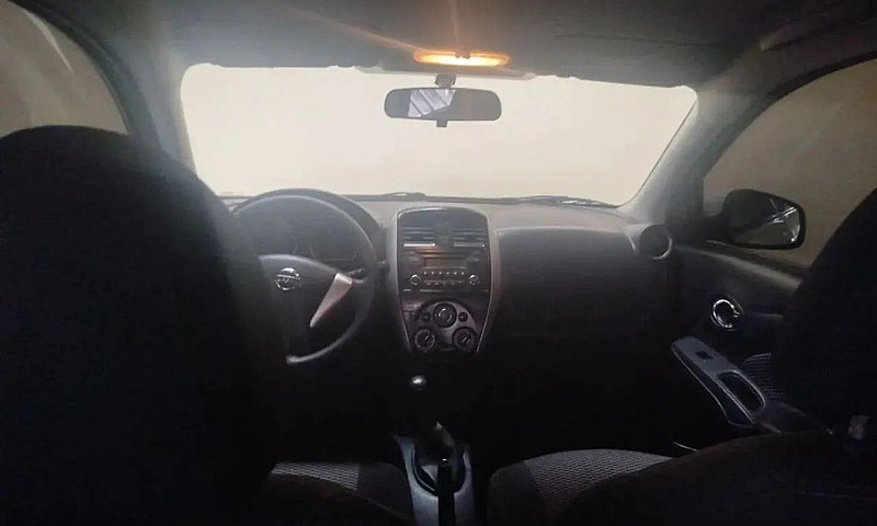 Nissan Versa S 1.6 1...