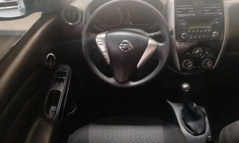 Nissan Versa S 1.6 1...