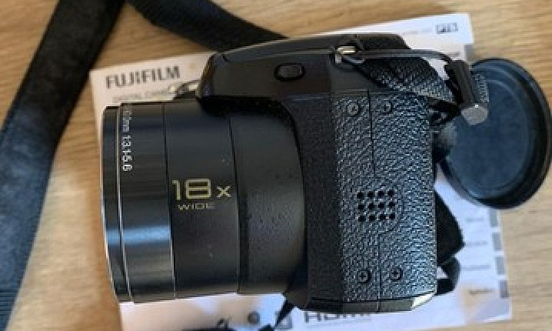 Câmera Finepix S2800...