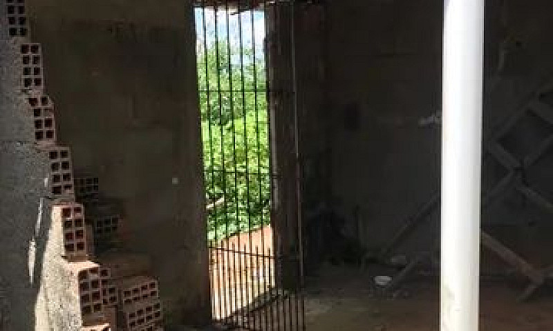 Vede-Se Duas Casa No...