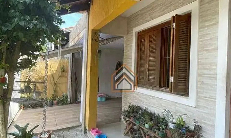 Casa Com 3 Dormitóri...