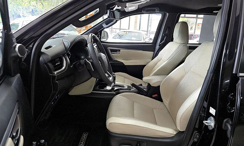 Toyota Hilux Sw4 4X4...
