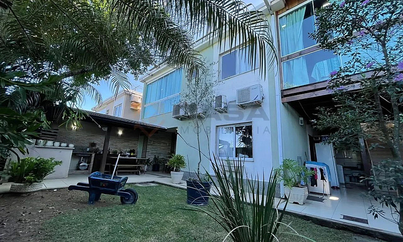 Linda Casa Em Colina...