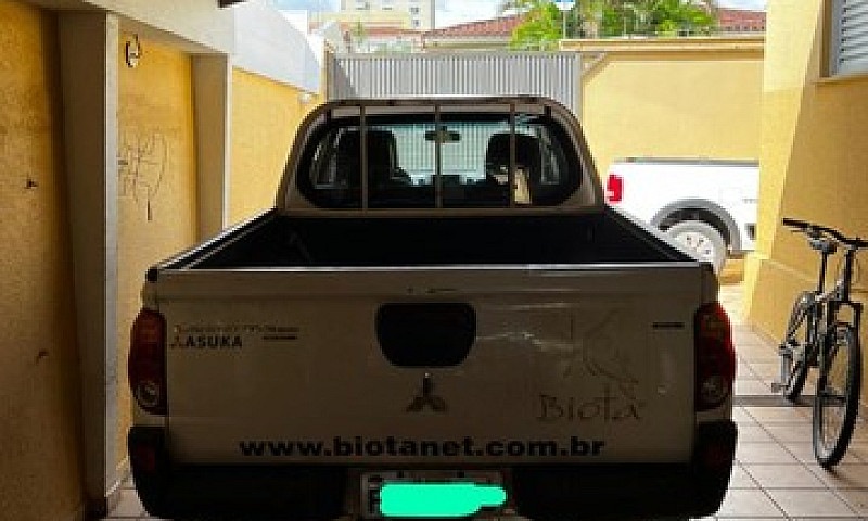 Mitsubishi Triton 20...