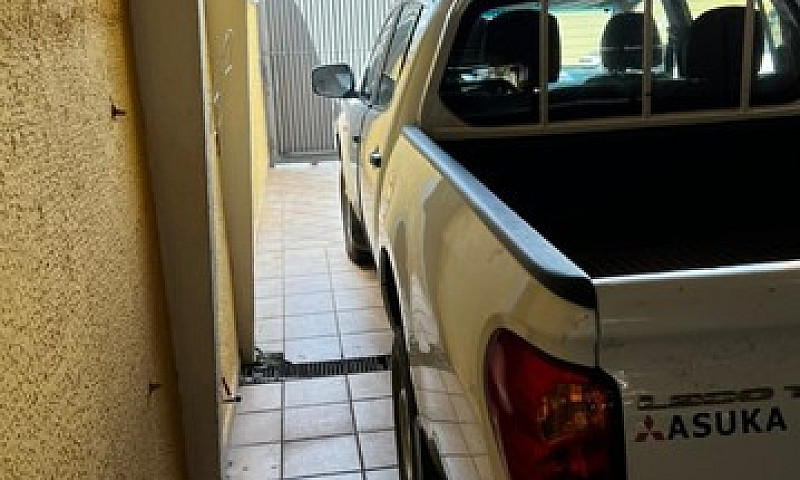 Mitsubishi Triton 20...