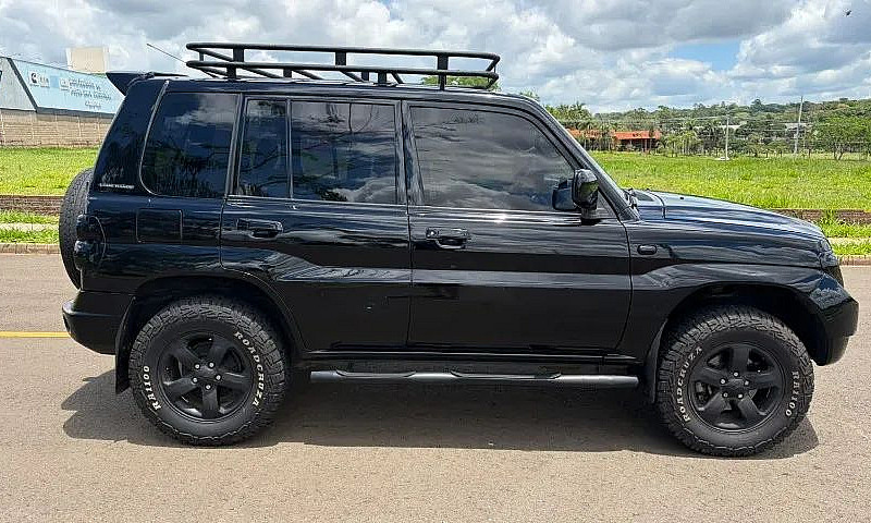 Mitsubishi Pajero Tr...